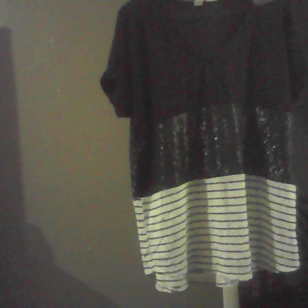 black sprinkle and white T-shirt